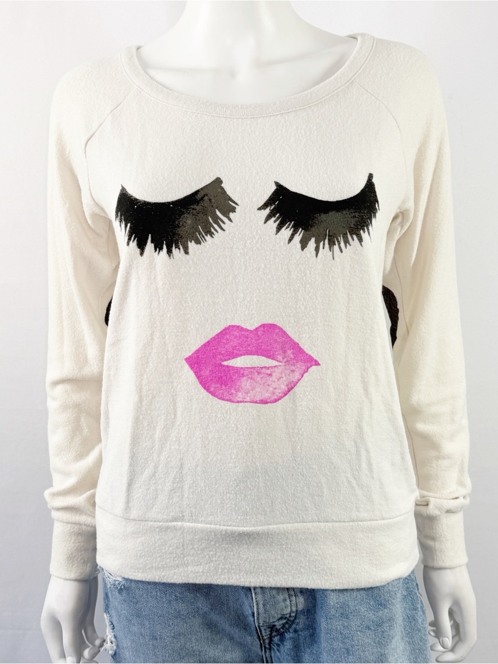 Chaser Ivory Pullover Jumper Female Face Eyelashes Size XS Casual Comfortable - Picture 1 of 8